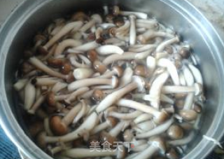 蚝油蟹味菇的做法步骤：3