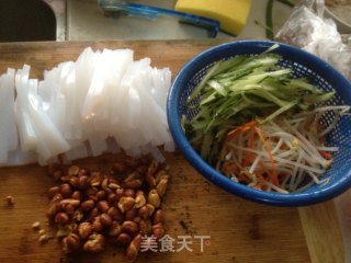 蒜香微酸辣凉粉的做法步骤：2