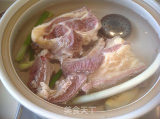 清水牛腩炖萝卜的做法步骤：4