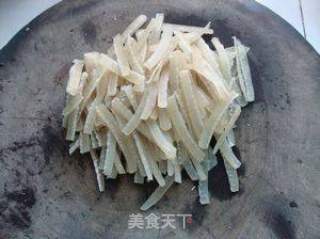 香菜辣酱猪皮的做法步骤：1