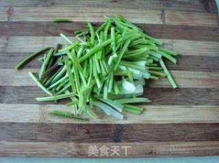 香菜辣酱猪皮的做法步骤：2