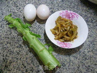 榨菜莴笋炒鸭蛋的做法步骤：1
