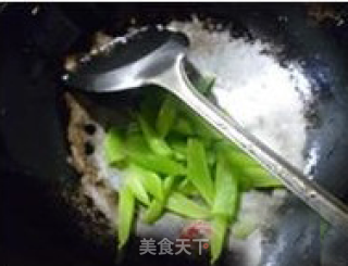 榨菜莴笋炒鸭蛋的做法步骤：7