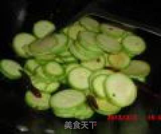 醋炝茭瓜的做法步骤：2