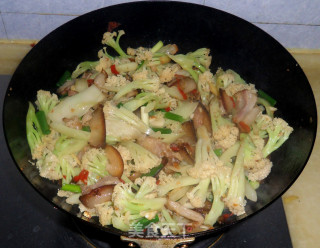腊肉炒有机花菜的做法步骤：9