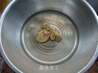 香菇炒鸡肝的做法步骤：1