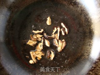 香菇炒鸡肝的做法步骤：5