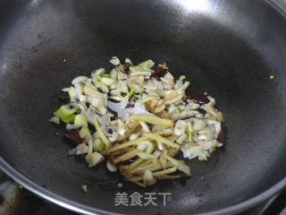 香辣酱爆牛蛙的做法步骤：6