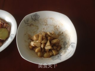 软糯的土豆咖喱鸡饭的做法步骤：1