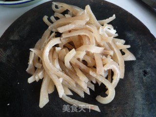 小炒肉皮的做法步骤：2