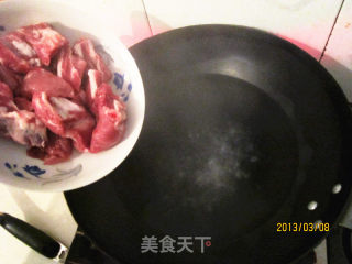 冬瓜排骨汤的做法步骤：2