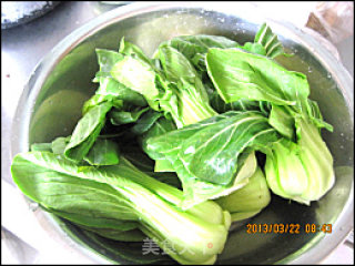 香菇油菜----绿荷漂香的做法步骤：1