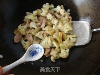 菜花炒肉的做法步骤：7