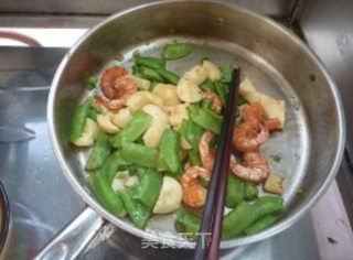 荷兰豆炒虾的做法步骤：12