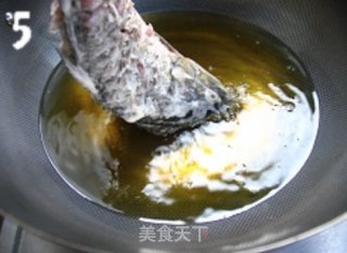 酸酸甜甜好滋味——莴笋糖醋鲤鱼的做法步骤：5