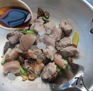 香菇炖肉的做法步骤：7