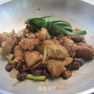 香菇炖肉的做法步骤：8