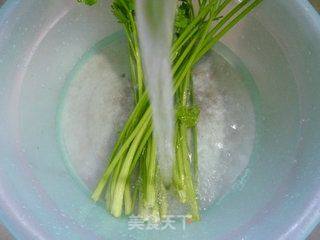 酱肉豆腐干炒香芹的做法步骤：3