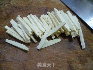 酱肉豆腐干炒香芹的做法步骤：6