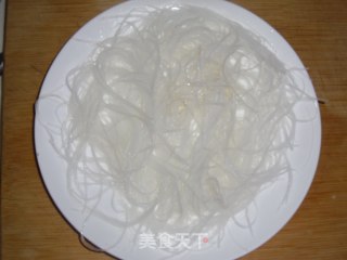 家常快手菜——金针粉丝蒸虾的做法步骤：5