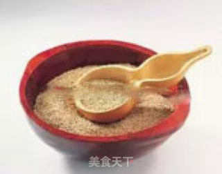 轻松解酒，芝麻酸奶果汁的做法步骤：2