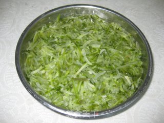 扇贝丁、萝卜丝烫面蒸饺的做法步骤：4