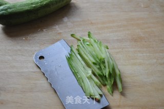 老醋蜇头的做法步骤：2