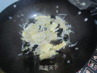 【腐竹豆芽炒木耳】--孕妈咪30周食谱的做法步骤：8