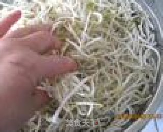 蚝油蒜泥拌豆芽的做法步骤：1
