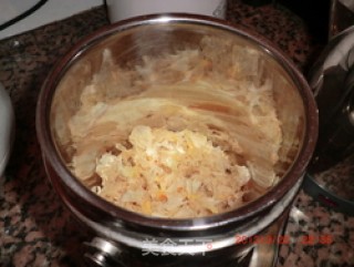 莲子银耳粥的做法步骤：2