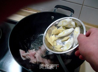 家常菜“肉片炒鲜蘑”的做法步骤：1