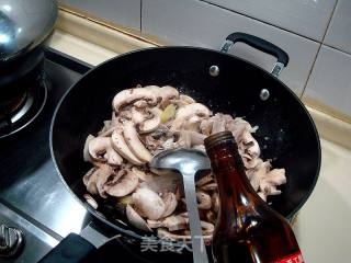 家常菜“肉片炒鲜蘑”的做法步骤：4