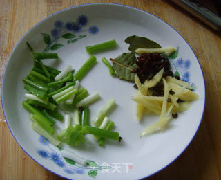 蒸鱼鼓油炒白米虾的做法步骤：2