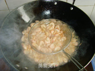 蒸鱼鼓油炒白米虾的做法步骤：4