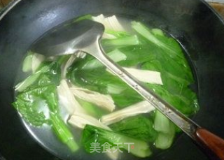 上汤腐竹菜芯的做法步骤：8