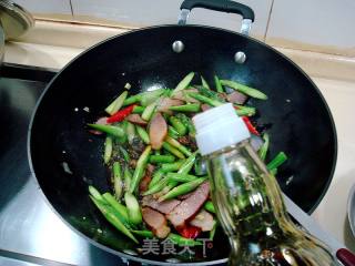 家常菜“芦笋炒腊肉”的做法步骤：7