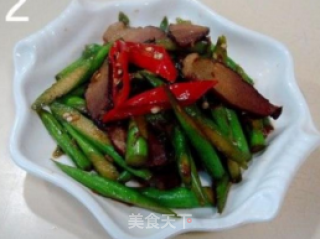 家常菜“芦笋炒腊肉”的做法步骤：9