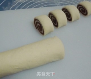 双色牛奶小刀切的做法步骤：4