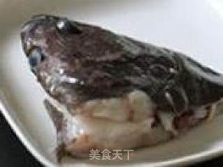 葱油鸦片鱼头——简单美味之首选的做法步骤：1