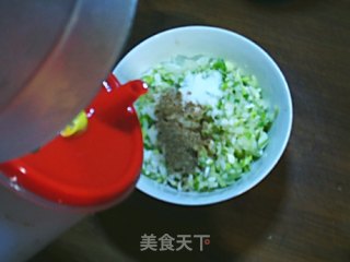 葱油菠菜卷的做法步骤：7