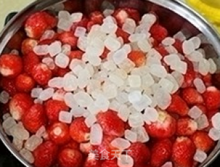 【自制草莓果酱】品尝春天的果香酸甜的做法步骤：3