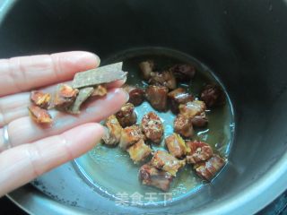 鸭脖子烧油豆腐的做法步骤：5