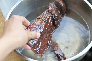 小炒腊肉的做法步骤：1