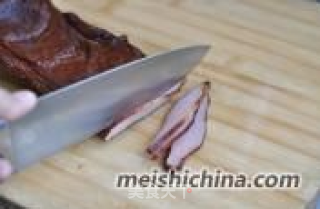 小炒腊肉的做法步骤：2