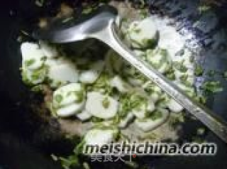 香椿炒年糕的做法步骤：12