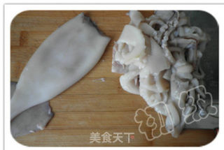 香酥鱿鱼圈儿的做法步骤：1