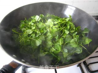 盛行的上海菜--生煸酒香草头的做法步骤：3
