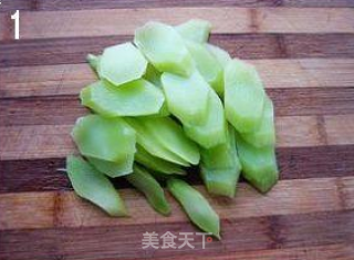 芝麻木耳炒青笋的做法步骤：1
