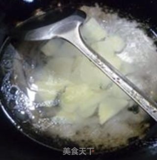 酸菜鹅血土豆汤的做法步骤：7