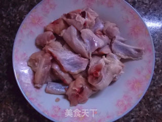剁椒鸡翅的做法步骤：1